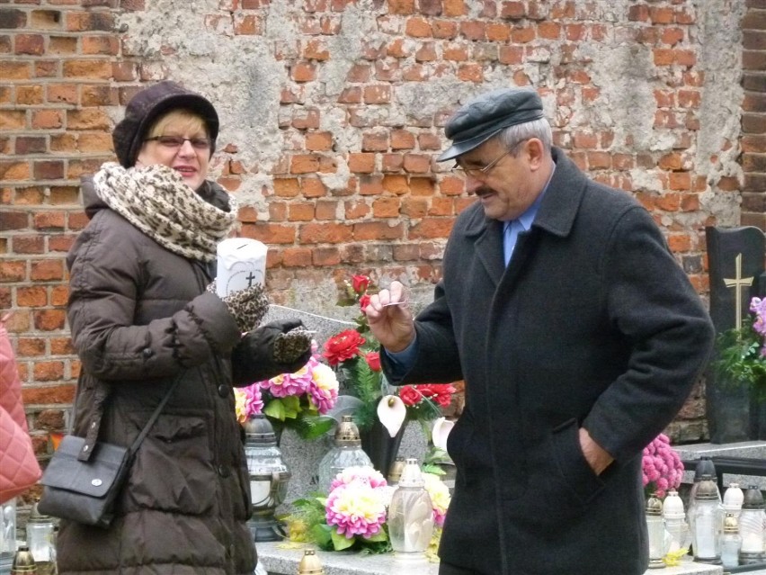 Kwesta na ratowanie nagrobków na zduńskowolskim cmentarzu za nami