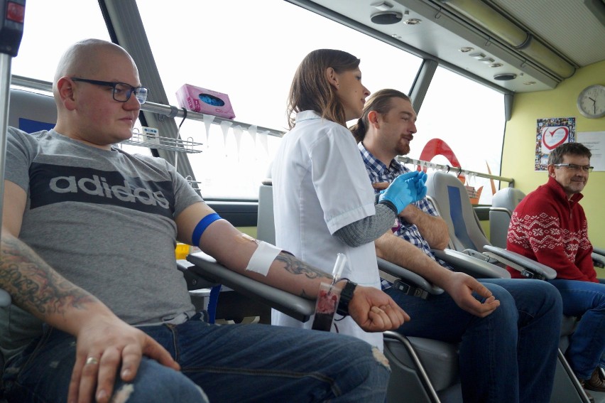 Prawie 30 osób oddało krew przy rynku w Mikołowie [ZDJĘCIA]