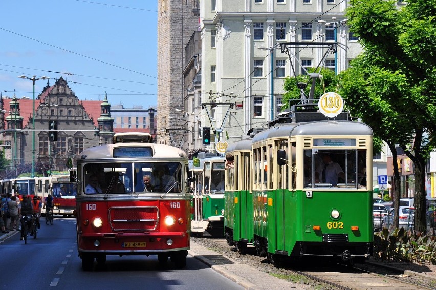 Sezon czas zacząć 
Zabytkowe tramwaje i autobusy...