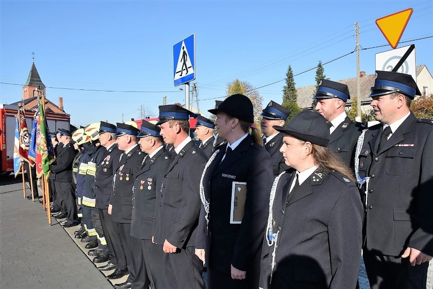 Strażacy z OSP w Szczedrzyku mają nowy samochód ratowniczo-gaśniczy. Kosztował 820 tys. zł