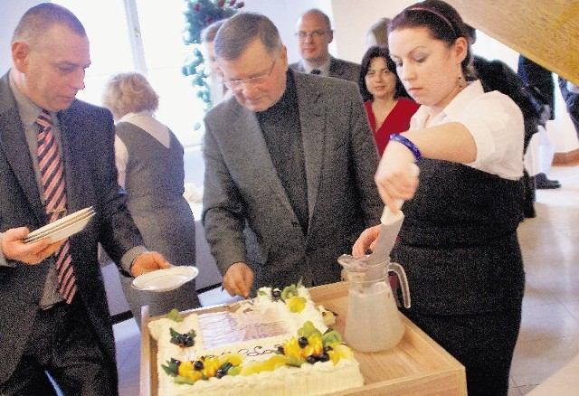 Urodzinowy tort pokroił prezydent Tomasz Malepszy