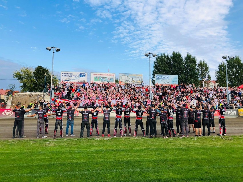 Zapełniony Stadion Miejski - Arged Malesa Ostrów Wielkopolski kontra Cellfast Wilki Krosno.