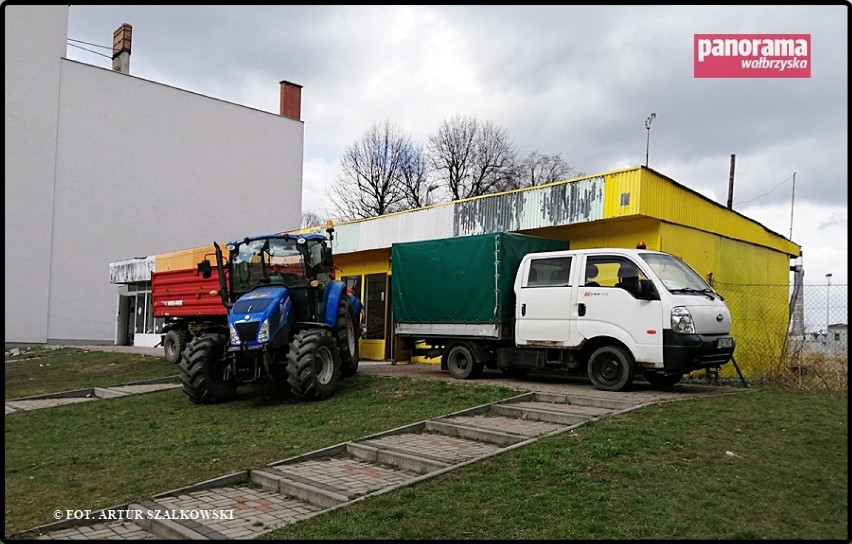 Rozbiórka byłego pawilonu handlowego przy ul. 1 Maja w...