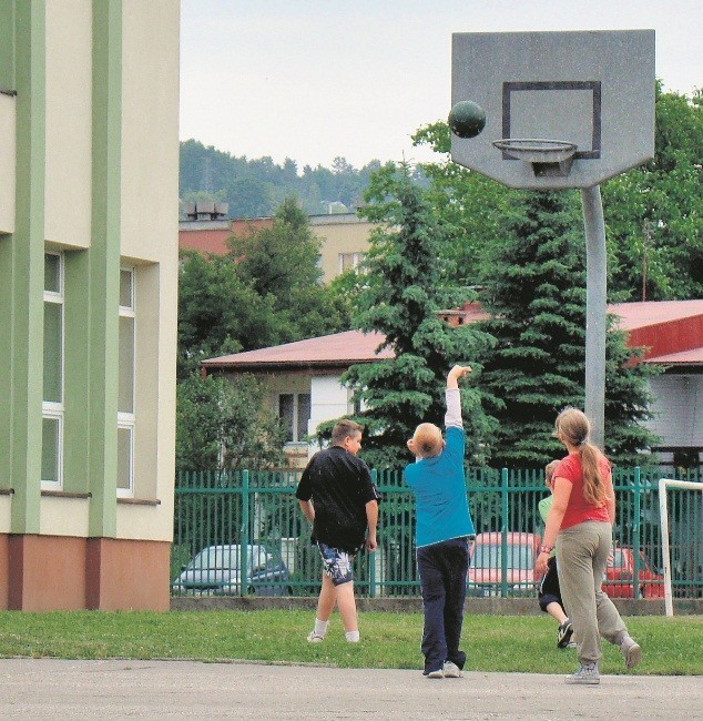 Dzieci i młodzież mogą grać m.in. na boisku Szkoły Podstawowej nr 18 przy ul. Broniewskiego