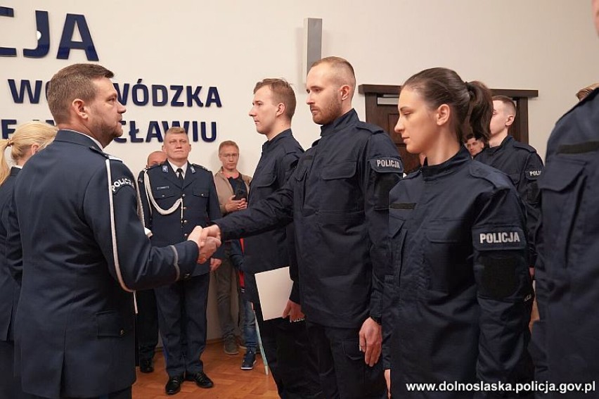 Nowi policjanci na Dolnym Śląsku uroczyście ślubowali...