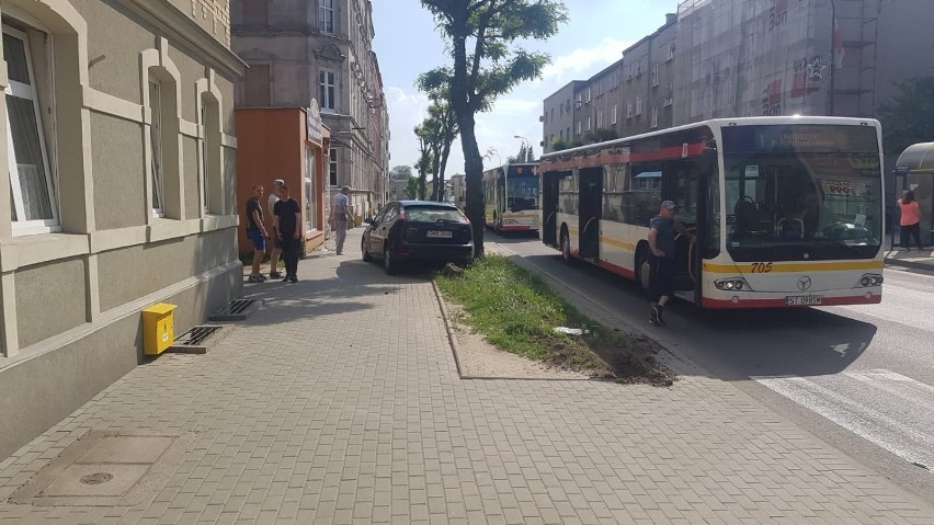 Wypadek drogowy w Tczewie. Zablokowana ul. Sobieskiego [ZDJĘCIA]