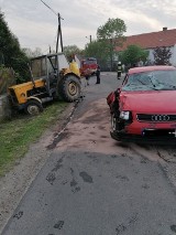 Zderzenie samochodu osobowego z ciągnikiem w gminie Strzegom(ZDJĘCIA)
