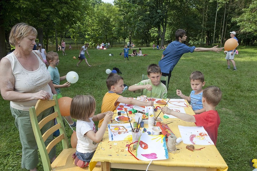 Bajkowy piknik Fundacji Gajusz w parku Mickiewicza