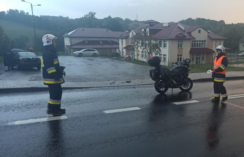 Do wypadku doszło w centrum Siemiechowa, obok kościoła i...