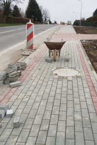Dobiegają końca prace związane z budową chodnika w Czerteżu w gminie Sanok