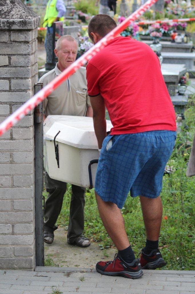 Łopiennik Nadrzeczny: Na cmentarzu spłonęło ciało mężczyzny. Czy to ksiądz oskarżony o molestowanie?