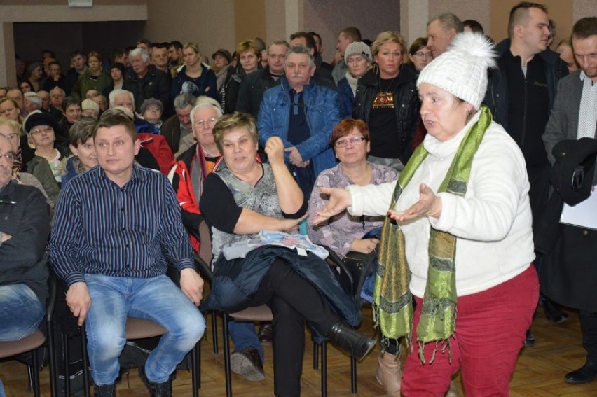 Mieszkańcy wściekli po spotkaniu w sprawie sieci gazowej w Karsznicach [zdjęcia]