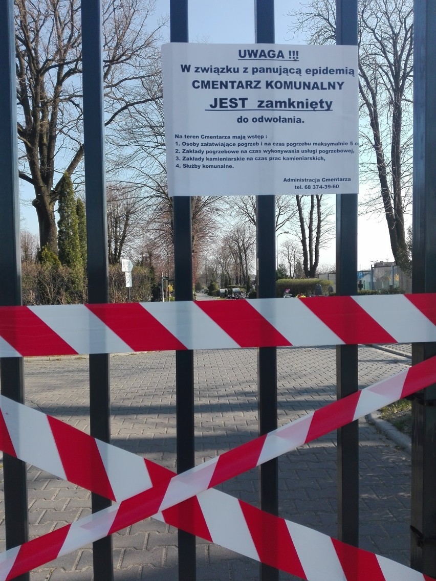 Cmentarz w Żarach zamknięto z powodu epidemii koronawirusa....