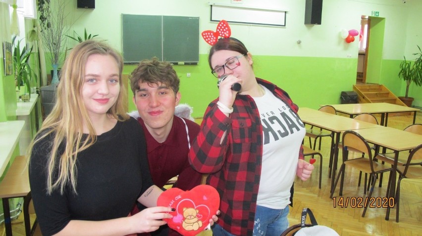 Starachowice. Licealiści z "Kosciuszki" pomysłowo świętowali Walentynki w szkole [ZDJĘCIA]
