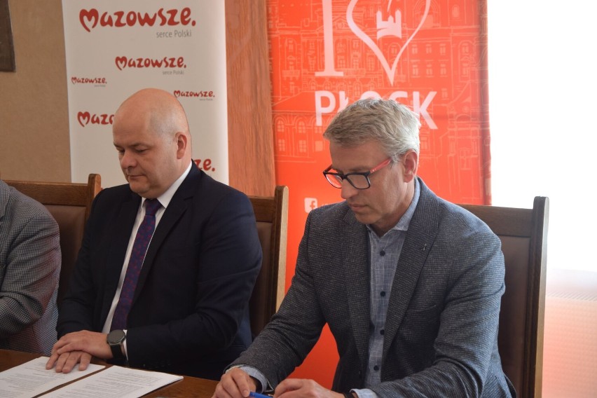 Miasto Płock podpisało umowę na dofinansowanie proekologicznych projektów z samorządem województwa. Wyrażono sprzeciw działaniom rządu