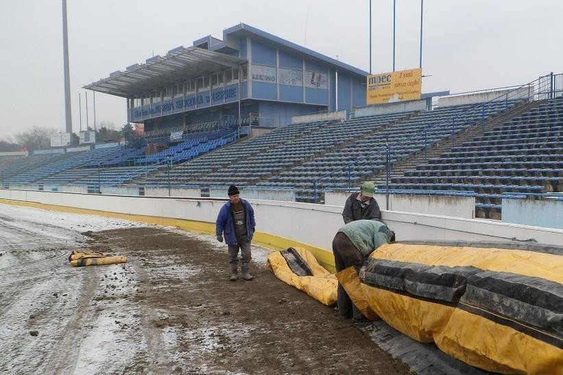 Leszno: Stadion Smoczyka jest szykowany na nowy sezon. Pierwsze treningi już za kilka dni [ZDJĘCIA]