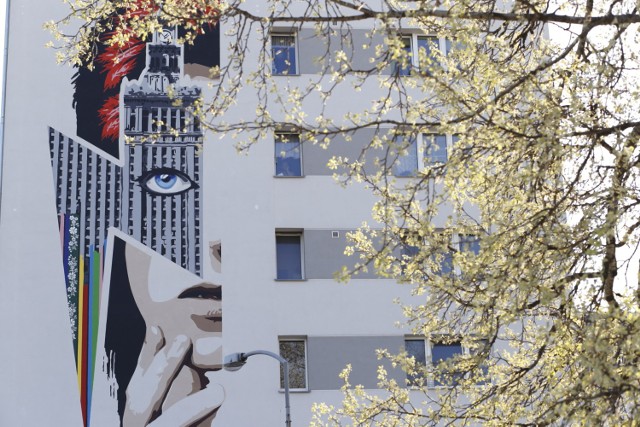 Mural dla Davida Bowiego w Warszawie. Podoba wam się? Zobaczcie, jak powstawał! [ZDJĘCIA]
