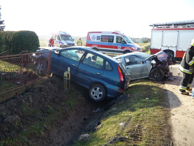 Wypadek dwóch samochodów w Woli Gręboszowskiej