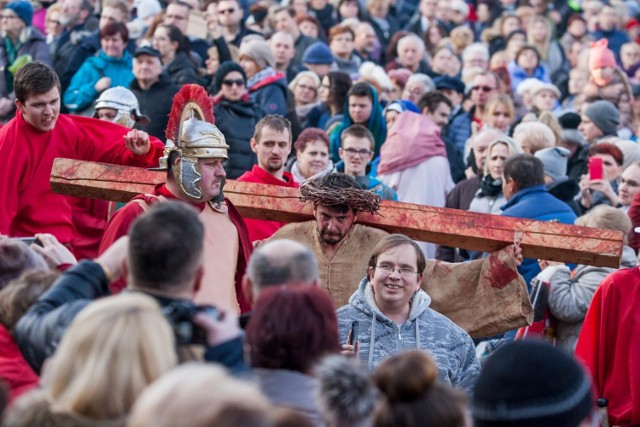 POLECAMY:

Misterium Męki Pańskiej w bydgoskiej Dolinie Śmierci [zdjęcia]



Info z Polski - przegląd najważniejszych oraz najciekawszych informacji z kraju 22.03.2018

