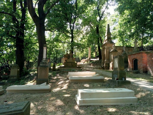 Do 2026 roku na Starym Cmentarzu Podgórskim będzie realizowany projekt kluczowy Narodowego Funduszu Rewaloryzacji Zabytków Krakowa, którego celem jest pełna rewaloryzacja najstarszej nekropolii komunalnej Krakowa