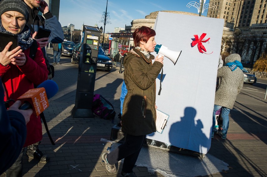 Krwawy telefon stanął w centrum. Wyjątkowy flashmob w...