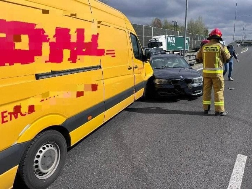 Poważny wypadek na autostradzie A4 w rejonie Krakowa. Zderzenie trzech samochodów          