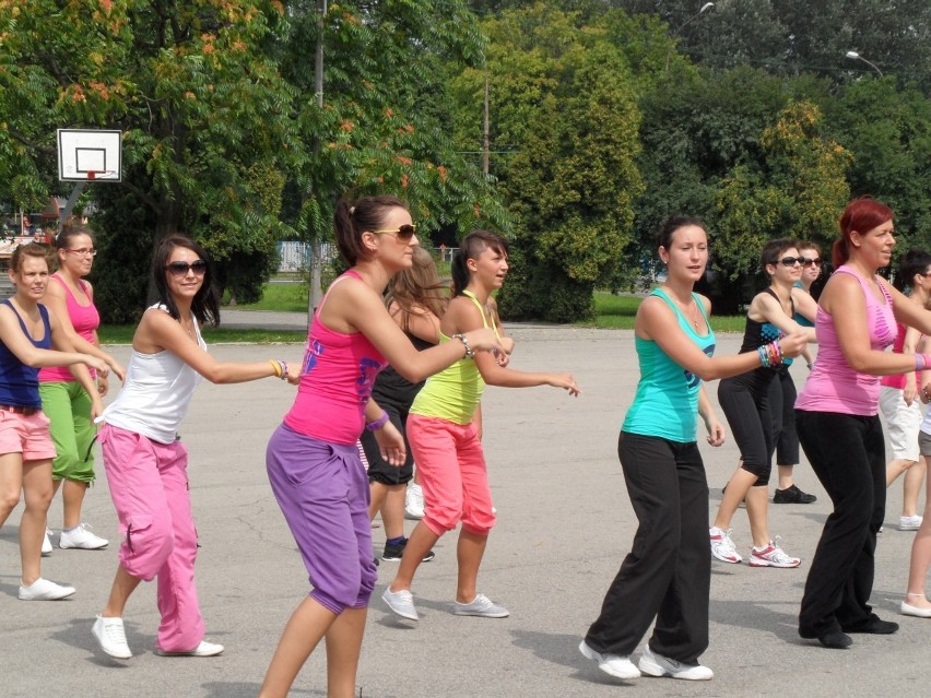 Zobacz jak się tańczy zumbę [WIDEO+FOTO]