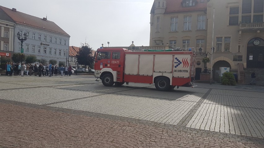 Strażacy przeprowadzali ewakuacje z budynków [ZDJĘCIA]