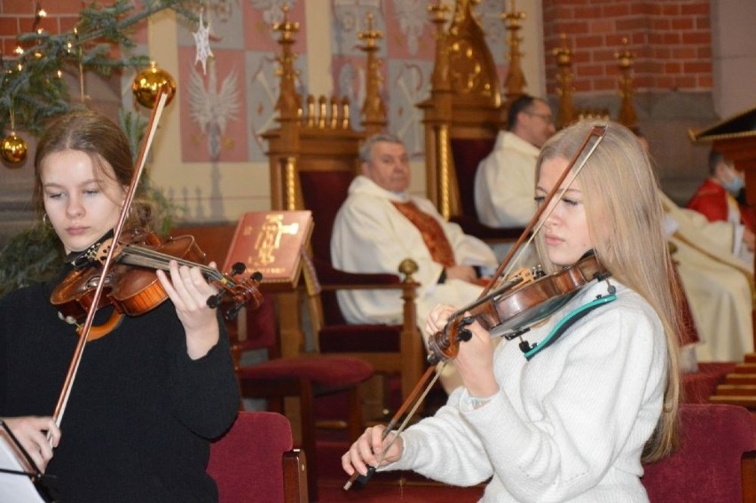 Świąteczny koncert i urodziny księdza Jana Kularskiego w "dużym kościele" w Skarżysku. Zobaczcie zdjęcia i film