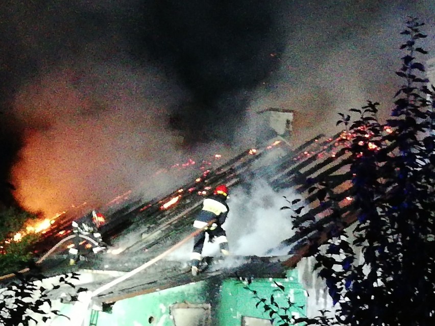 Pożar w Kaliszu. Spłonął budynek przy ulicy Braci...