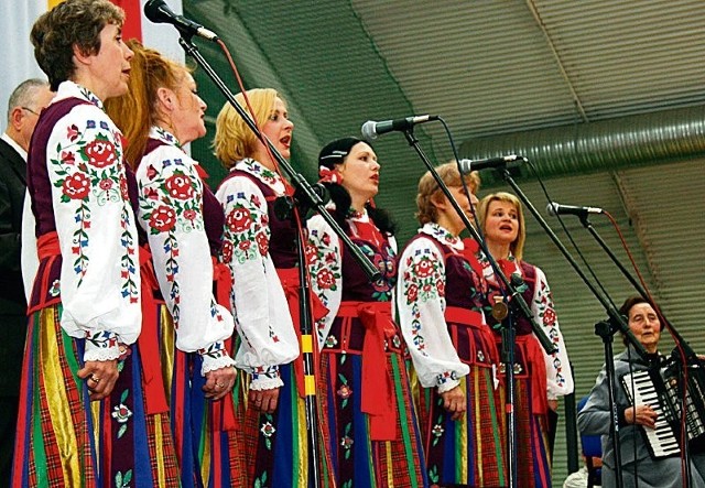 Zespół pieśni i tańca Kresowianka ze Stefanią Lipnicką.