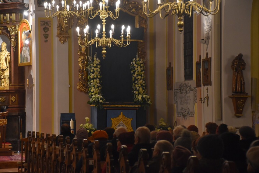 Obraz Matki Boskiej dotarła do Witkowa. Ciepło powitał go tłum mieszkańców! [FOTO]