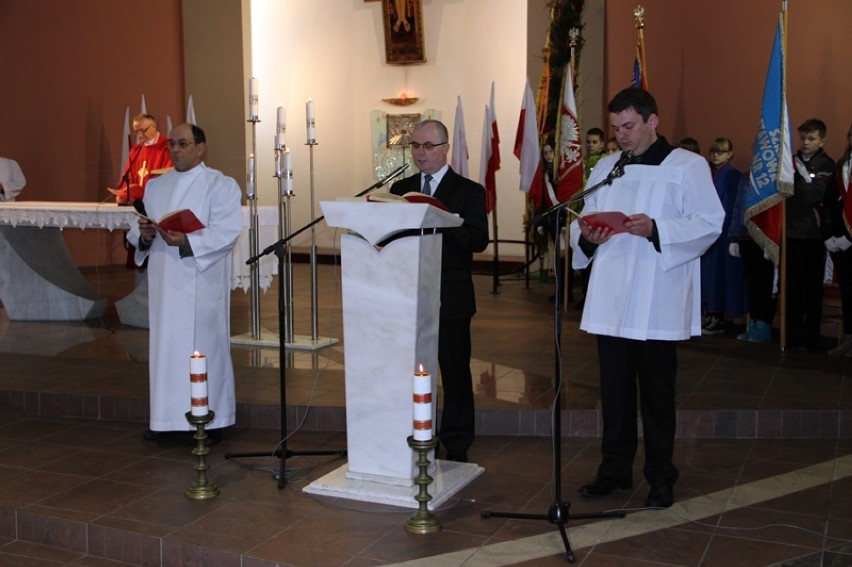 Dzień Pamięci Ofiar Zbrodni Katyńskiej w Tczewie - posadzono Dąb Katyński