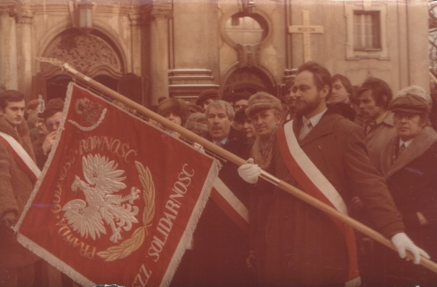 13 grudnia 1981 r. W kościele na pl. Piastowskim bp Jan...