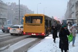 Śnieżyca w Warszawie. Trudne warunki na stołecznych drogach. Zarząd Oczyszczania Miasta ogłosił akcję ALFA