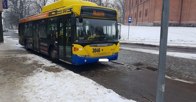 W Słupsku doszło do zderzenia skody z autobusem MZK