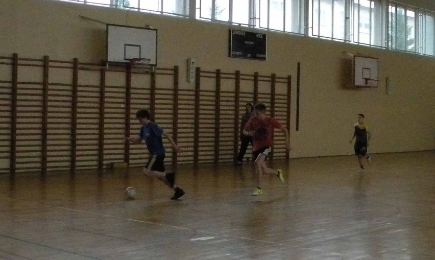 Krokowa. Ruszyła liga piłki nożnej halowej Ugoool - Futsal 2013