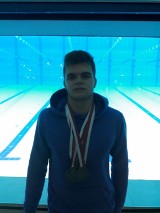 Kaliszanin Michał Mikołajczyk zdobył cztery medale mistrzostw Polski seniorów i młodzieżowców w pływaniu! ZDJĘCIA