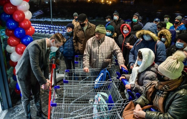 Na otwarcie sklepu ALDI przy ul. Andersena w Bydgoszczy przyszło wielu klientów.