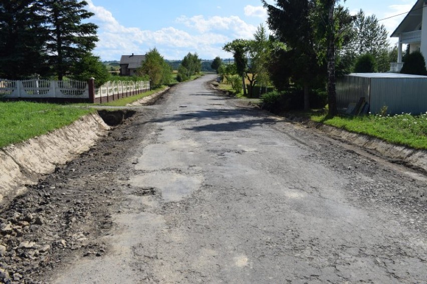 Ponad 900 metrów drogi z Rożnowic do Ołpin wyremontowano...