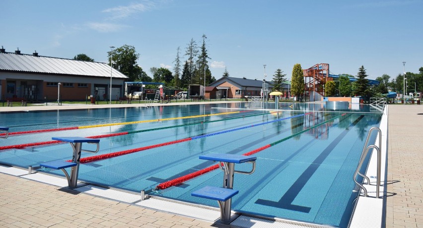 Ostatni wakacyjny weekend na basenach Bursaki w Krośnie. Klub Pływacki "Masters" organizuje zawody dla wszystkich chętnych