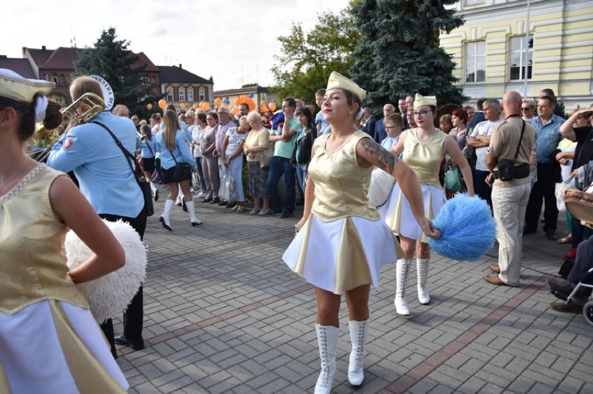 Nowy Tomyśl: Korowód ulicami miasta na otwarcie Jarmarku