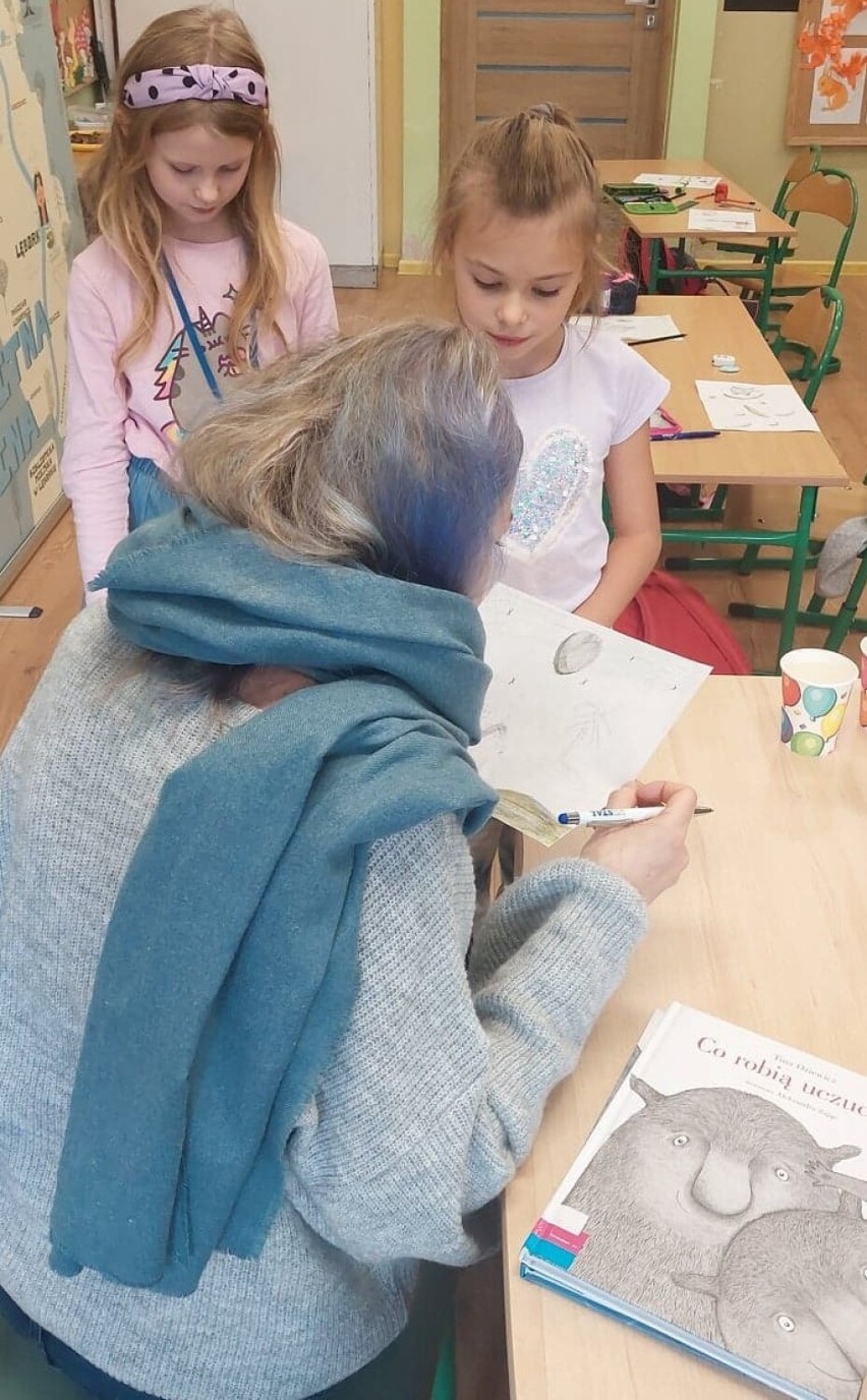 Spotkanie dzieci z pisarką Tiną Oziewicz w lęborskiej bibliotece