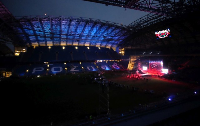 Ponad 30 hip-hopowych składów wystąpił na Inea Stadionie w ramach koncertu Kochana Polsko. Wśród artystów, których można było usłyszeć w sobotni wieczór, 3 października, byli m.in. Małpa, Pokahontaz, Pih, Małolat, Nizioł, Kaczor, czy Pięć Dwa Dębiec.

CZYTAJ WIĘCEJ: Kochana Polsko - Hip-hopowe koncerty na Inea Stadionie