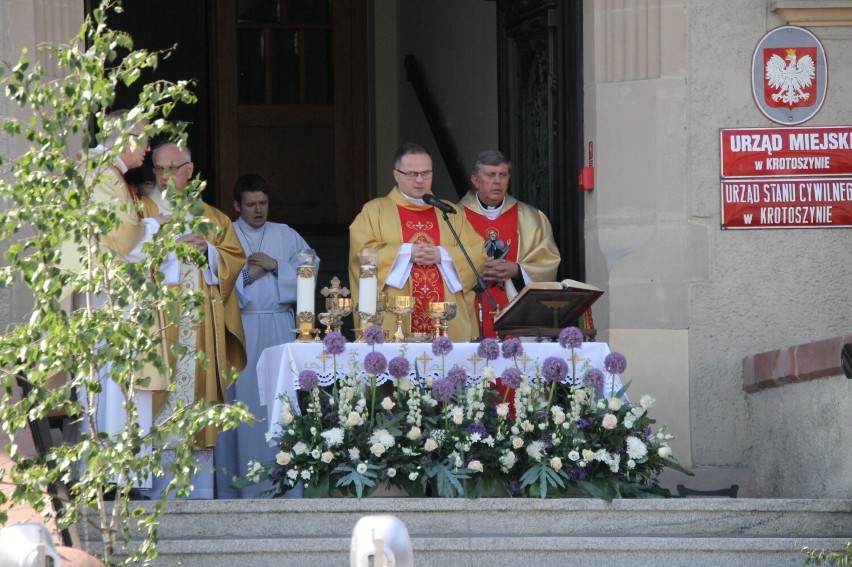 BOŻE CIAŁO 2023: Uroczysta msza św. na Rynku w Krotoszynie