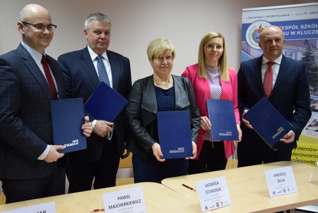 Podpisanie umowy klasy patronackiej w firmie Famur Famak w Kluczborku.