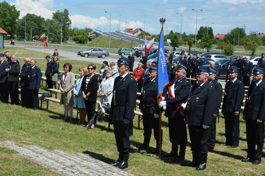 140 lat OSP Stalowa Wola Charzewice. Miłość płonąca w waszych sercach gasi płomienie niszczycielskiego żywiołu – powiedział biskup