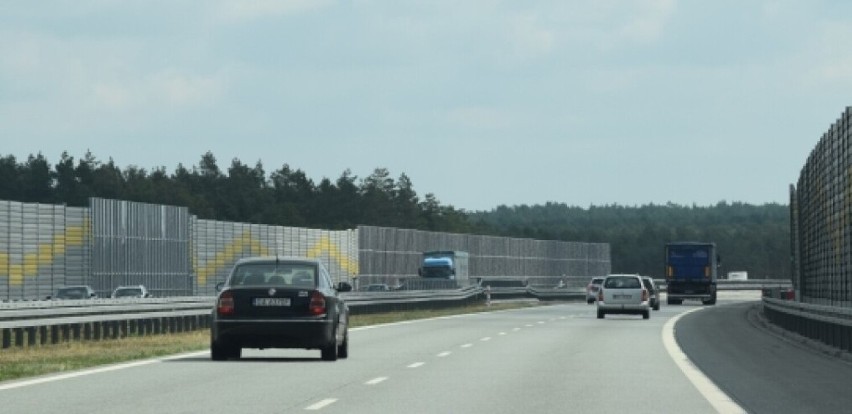 Jechał  mercedesem 185 km/h na S8 koło Zduńskiej Woli. Zatrzymali go policjanci grupy „SPEED”