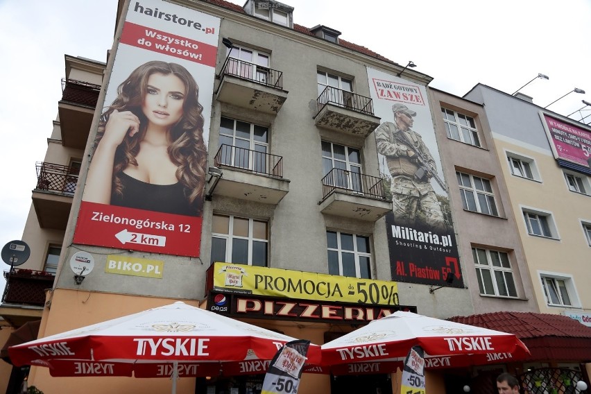 Pstrokate szyldy i reklamy w Szczecinie. Kiedy znikną z krajobrazu miasta?