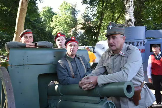 Zdjęcia wykonane podczas Pikniku Militarnego w Chobienicach w 2021 roku.